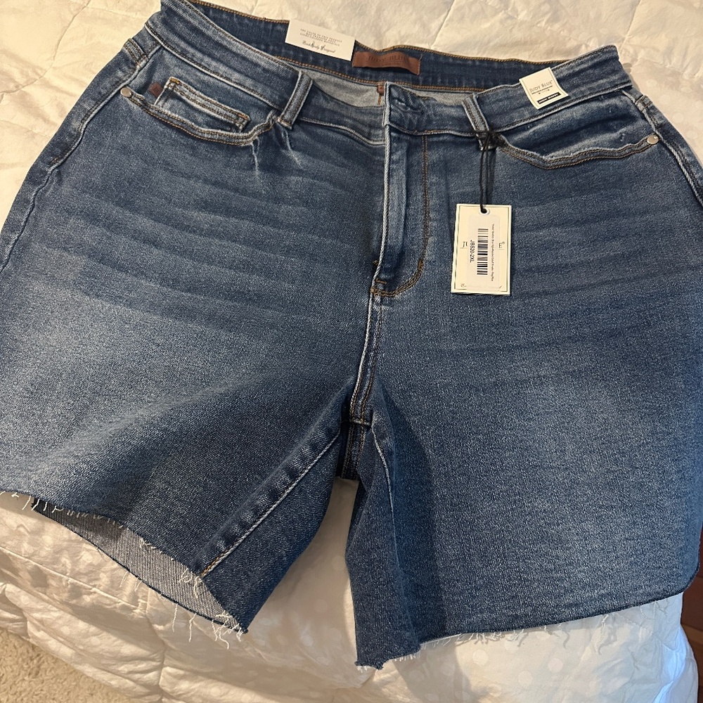 Judy blue plus size NWT “Helen” high waisted cutoff denim short size 2x
